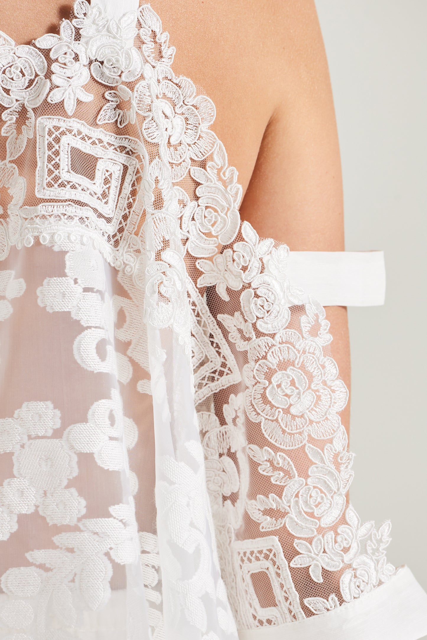 Open Shoulders Top With Lace