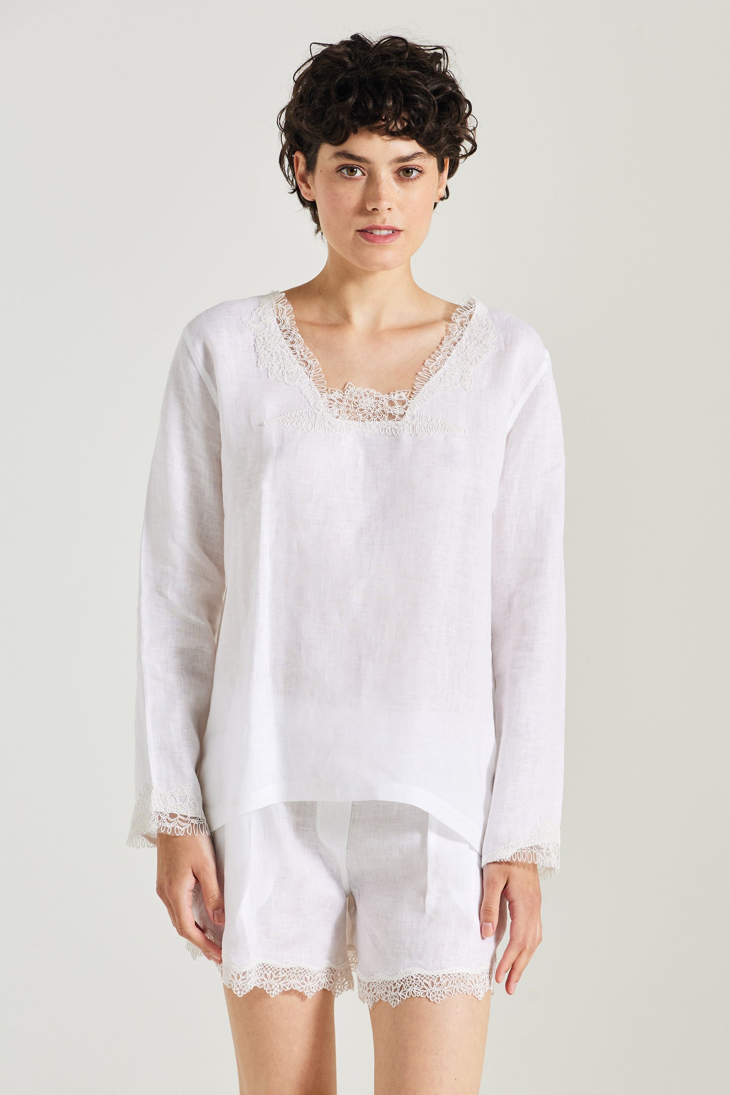 Linen Blouse With Neckline Lace Details