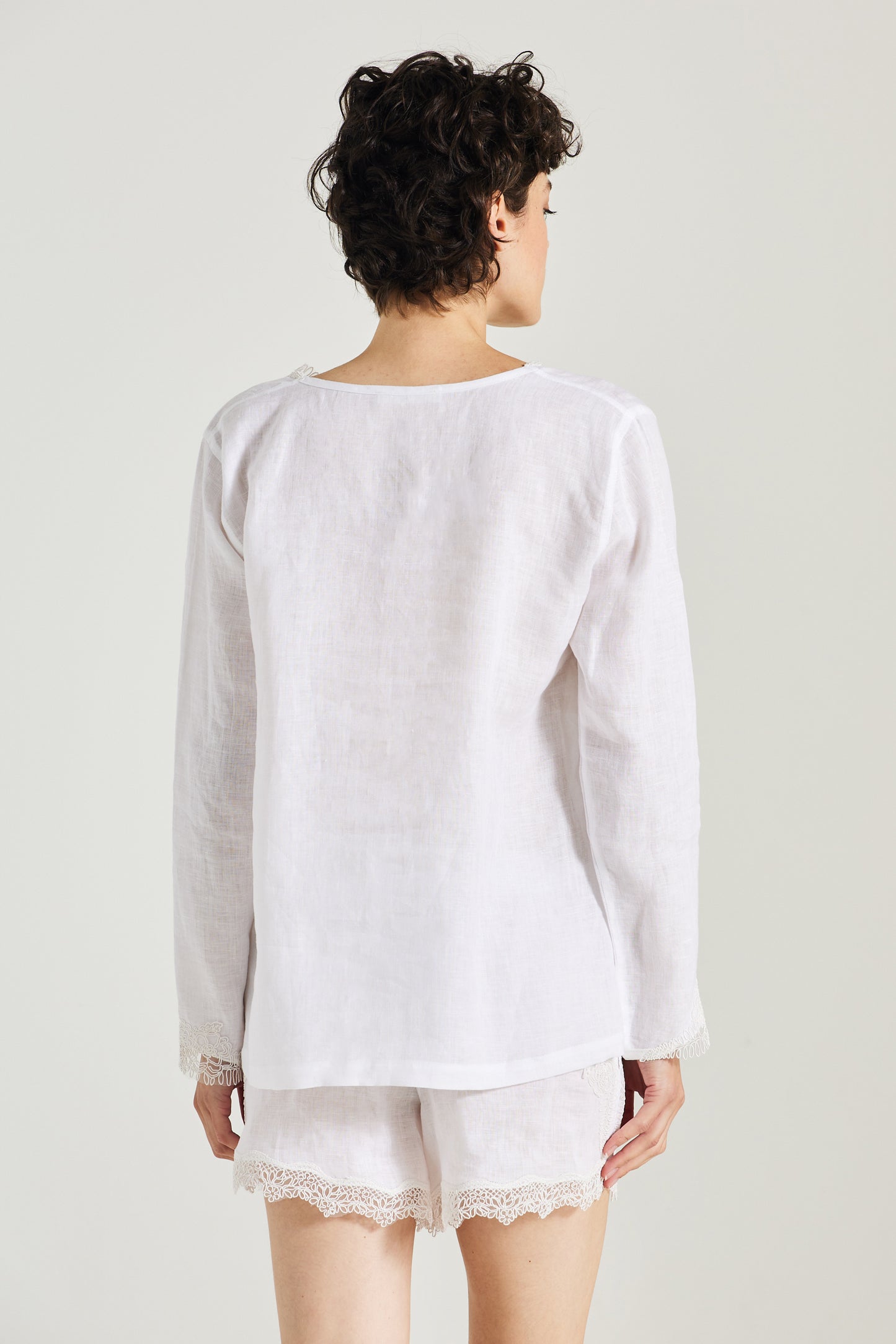 Linen Blouse With Neckline Lace Details
