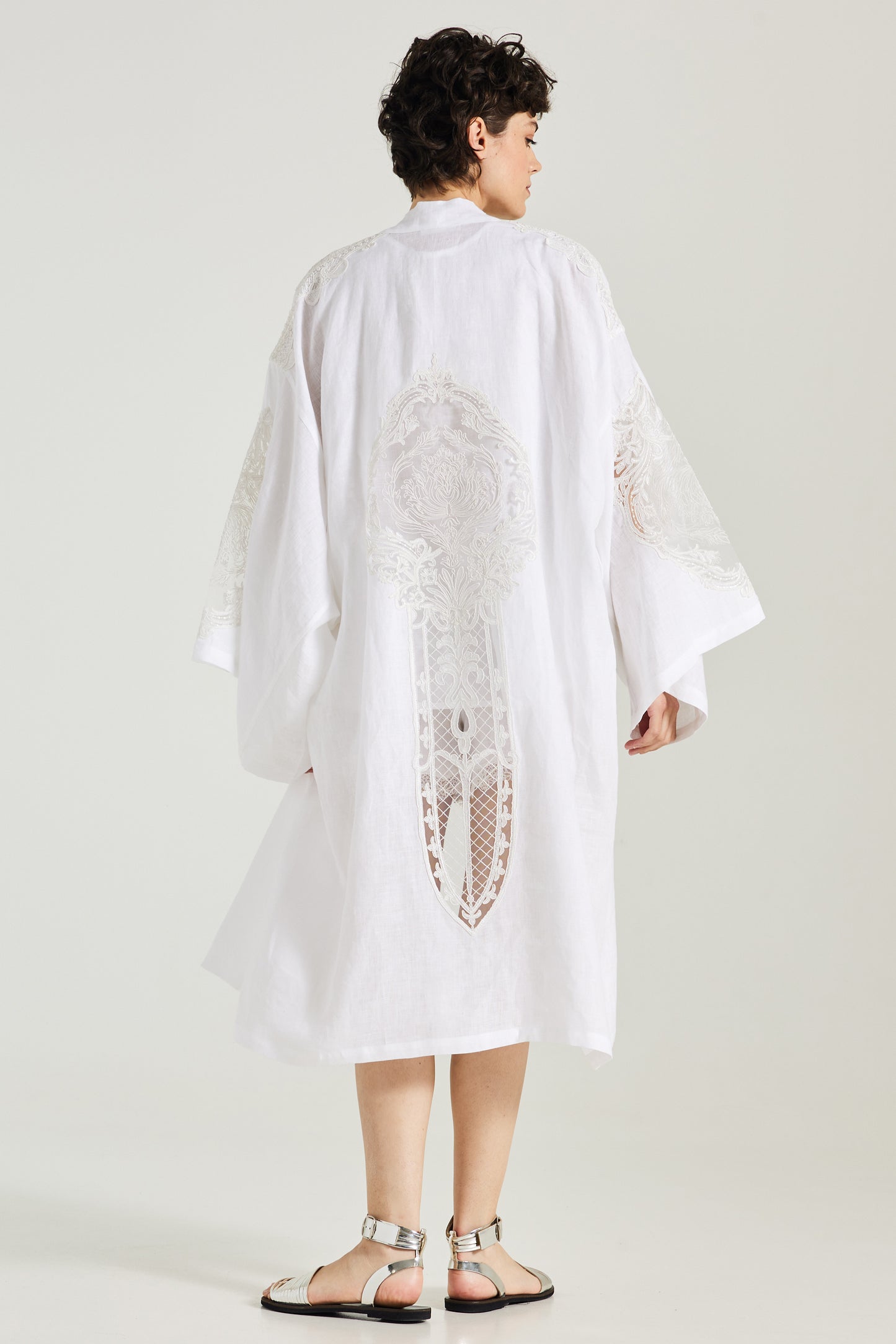 Linen Kimono With Open Back Lace Details