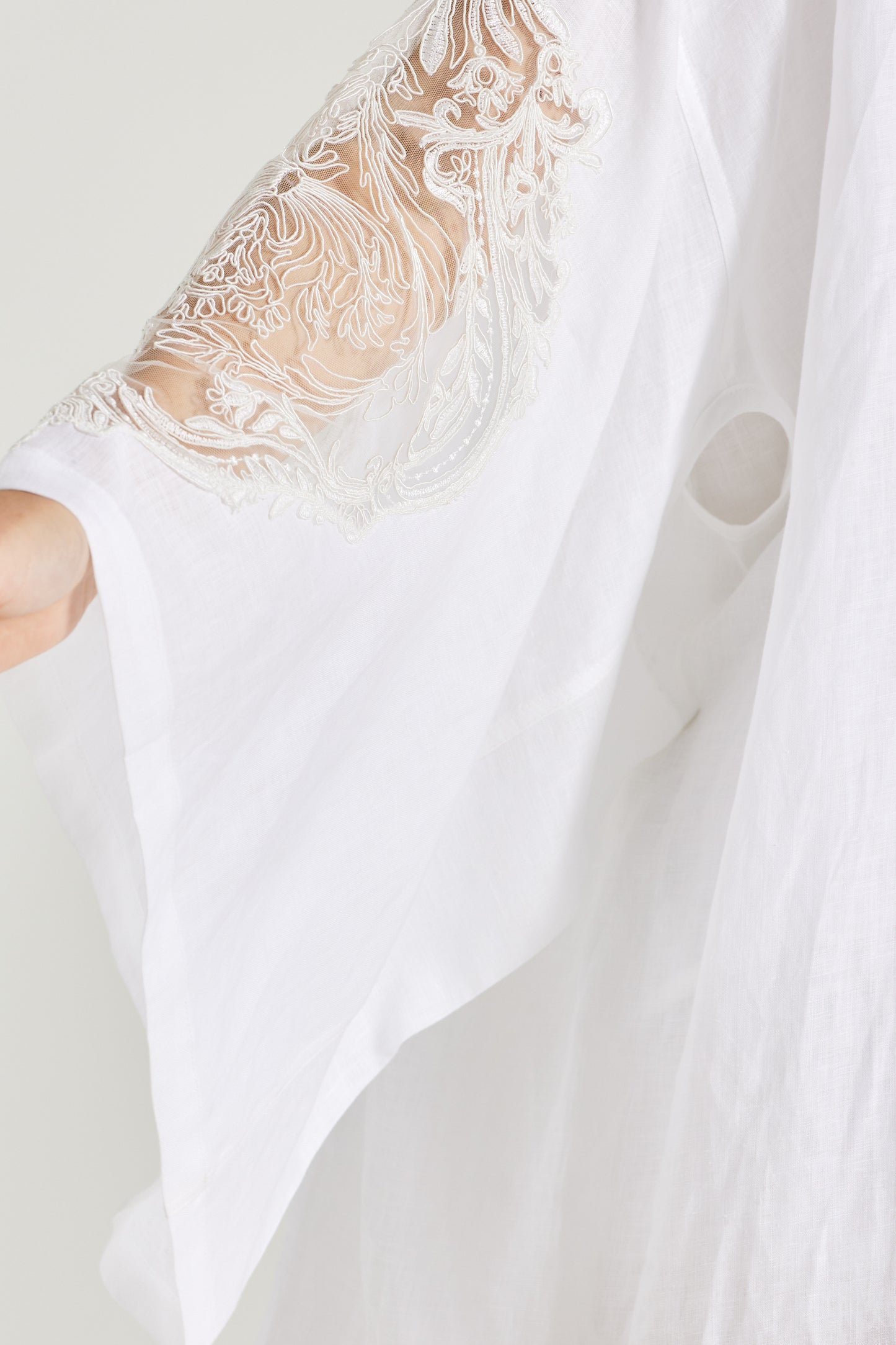 Linen Kimono With Open Back Lace Details