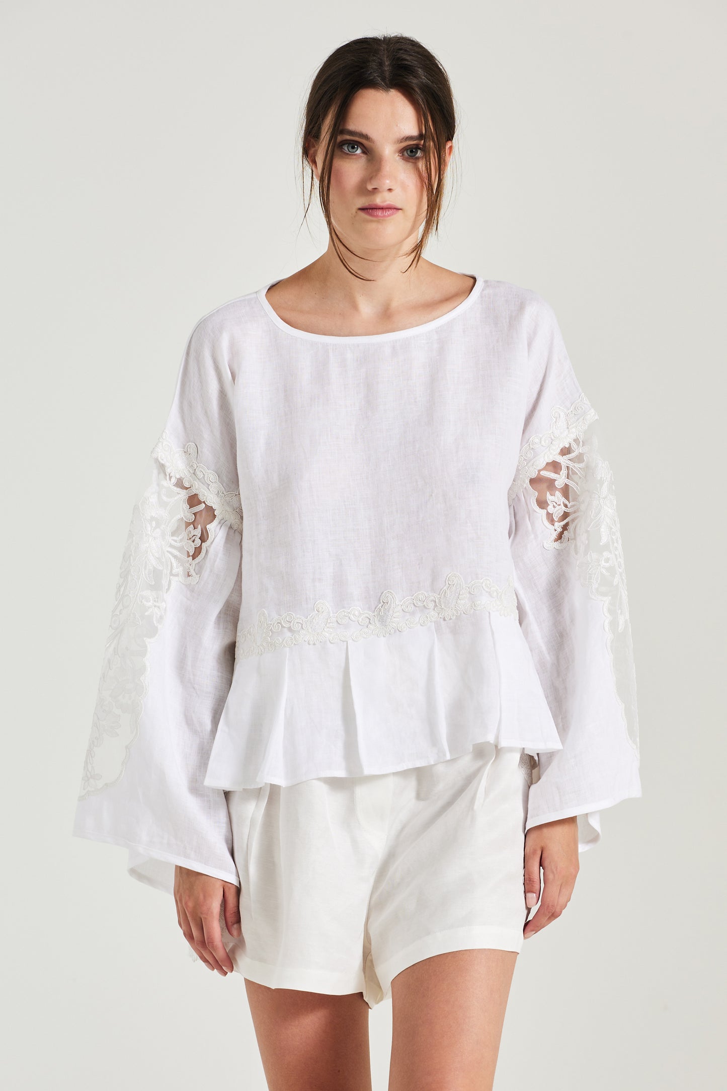 Linen Blouse With Sleeve And Back Lace Details