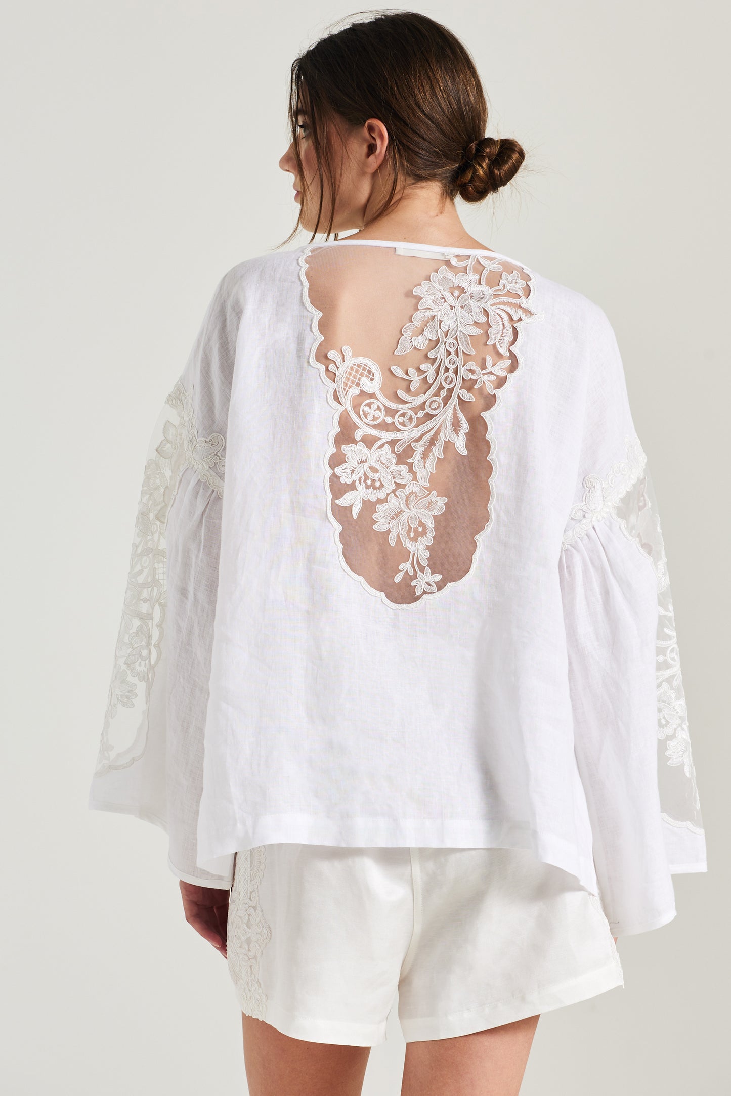Linen Blouse With Sleeve And Back Lace Details