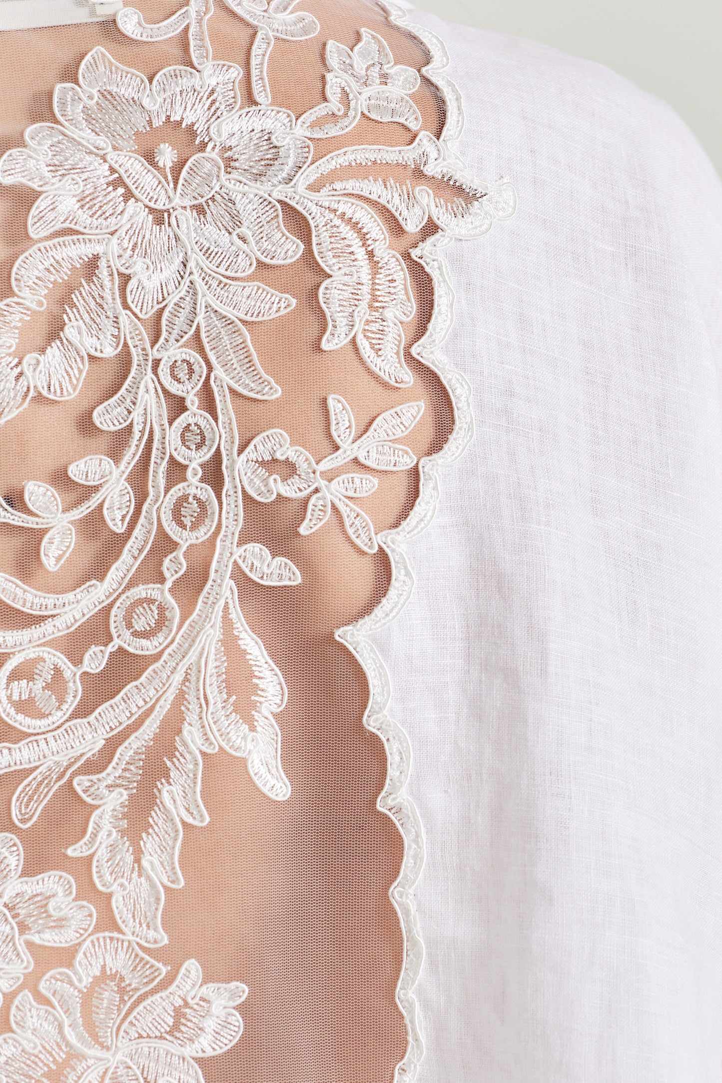 Linen Blouse With Sleeve And Back Lace Details