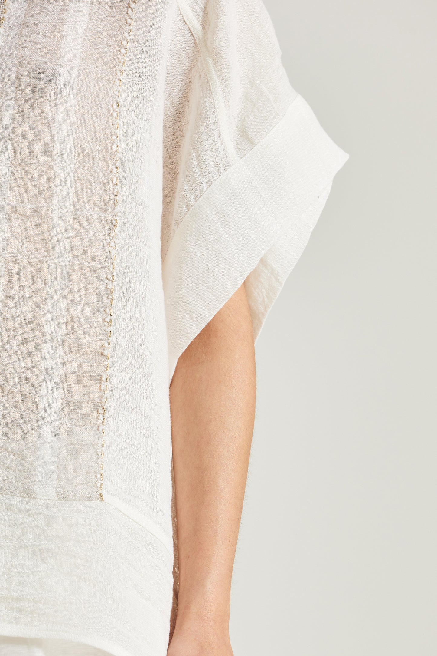 Linen Blouse With Short Sleeves And Gold Vertical Details