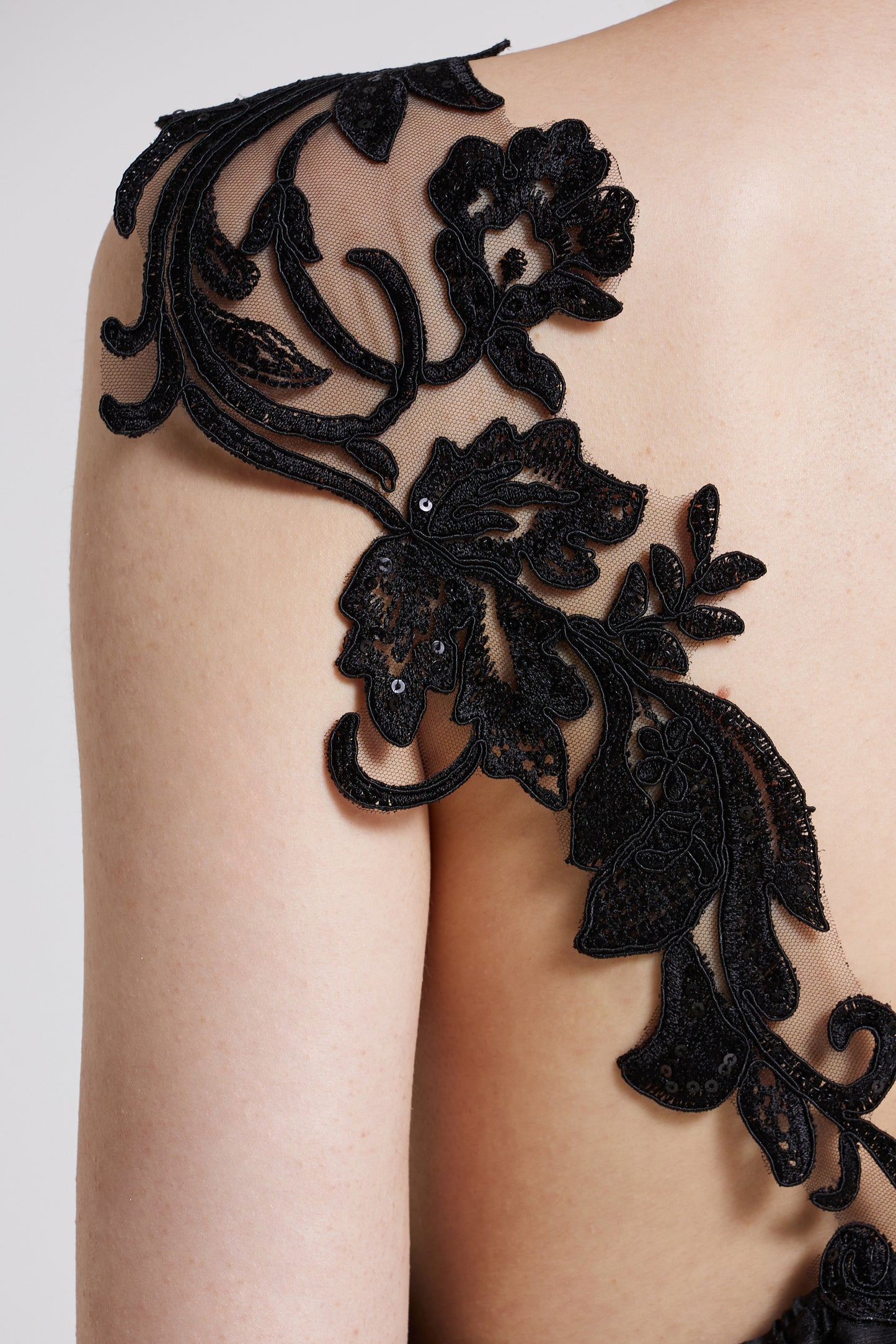 Linen And Silk Top With Lace Details And Open Back