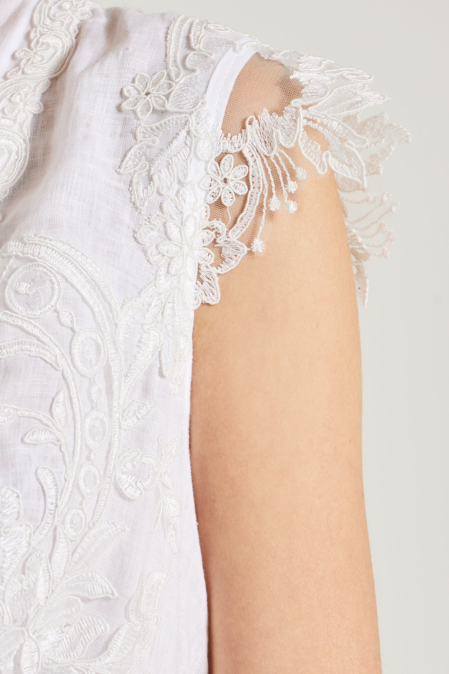 Linen Dress With Front Ribbon And Lace