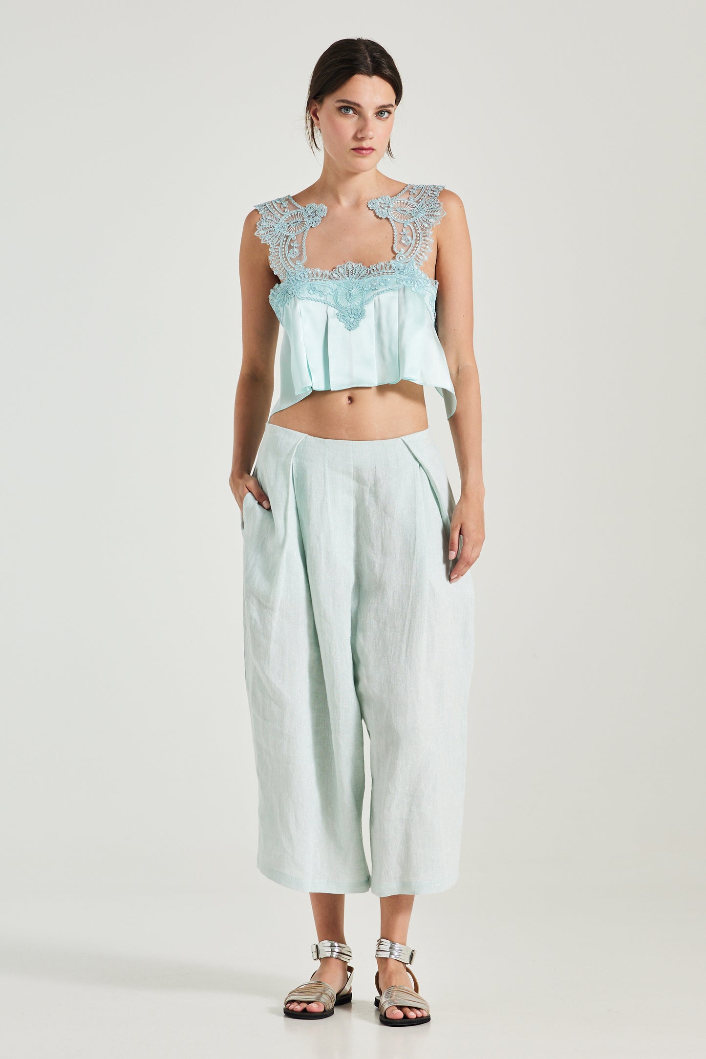 Linen Trousers With Pockets And Front Pleats