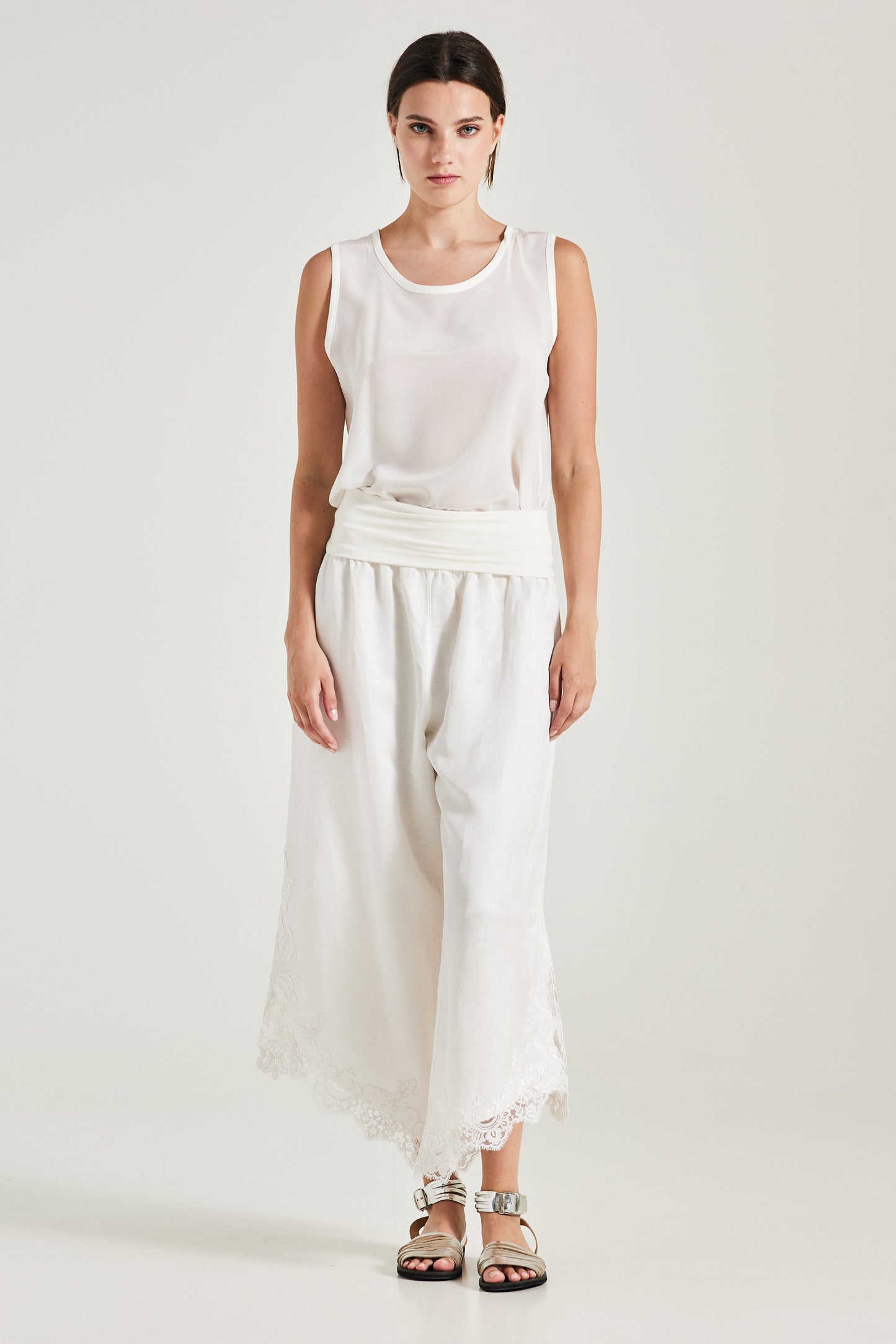 Trousers With Bottom Lace Details And Elastic Waistband