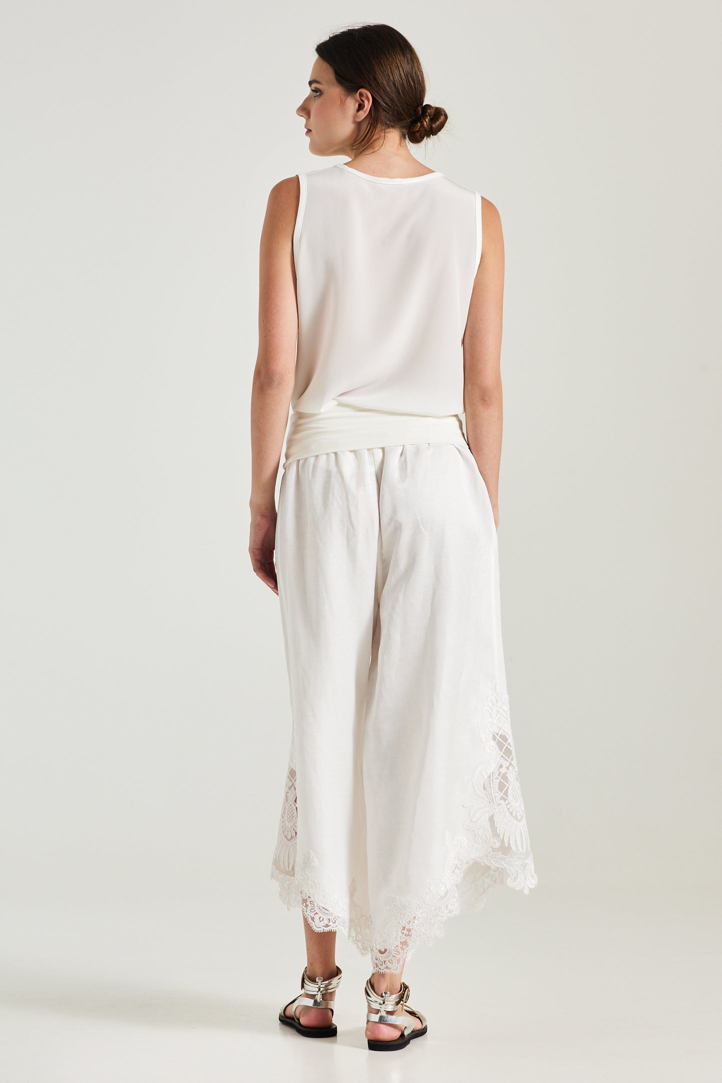 Trousers With Bottom Lace Details And Elastic Waistband