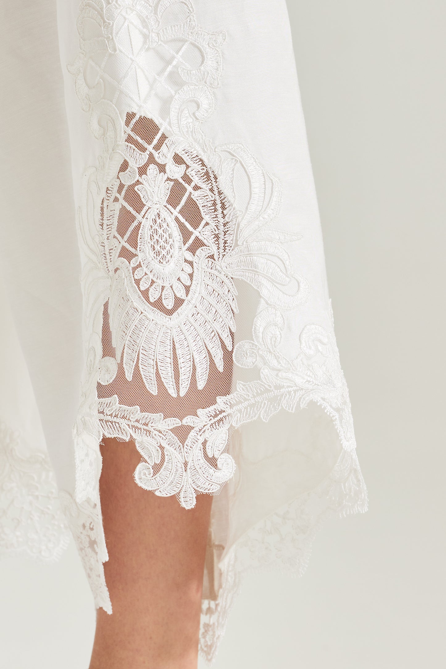Trousers With Bottom Lace Details And Elastic Waistband