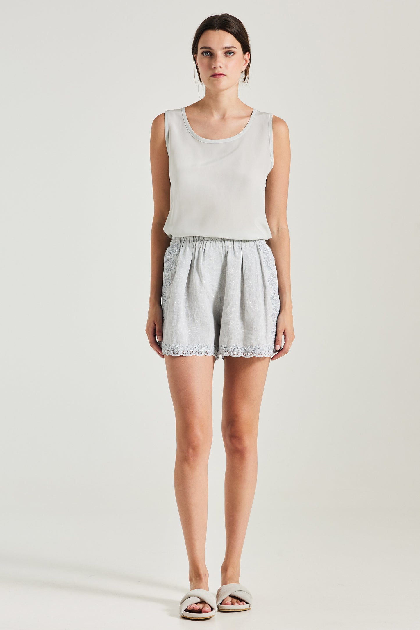 Linen Shorts With Elastic Waistband And Side And Bottom Lace