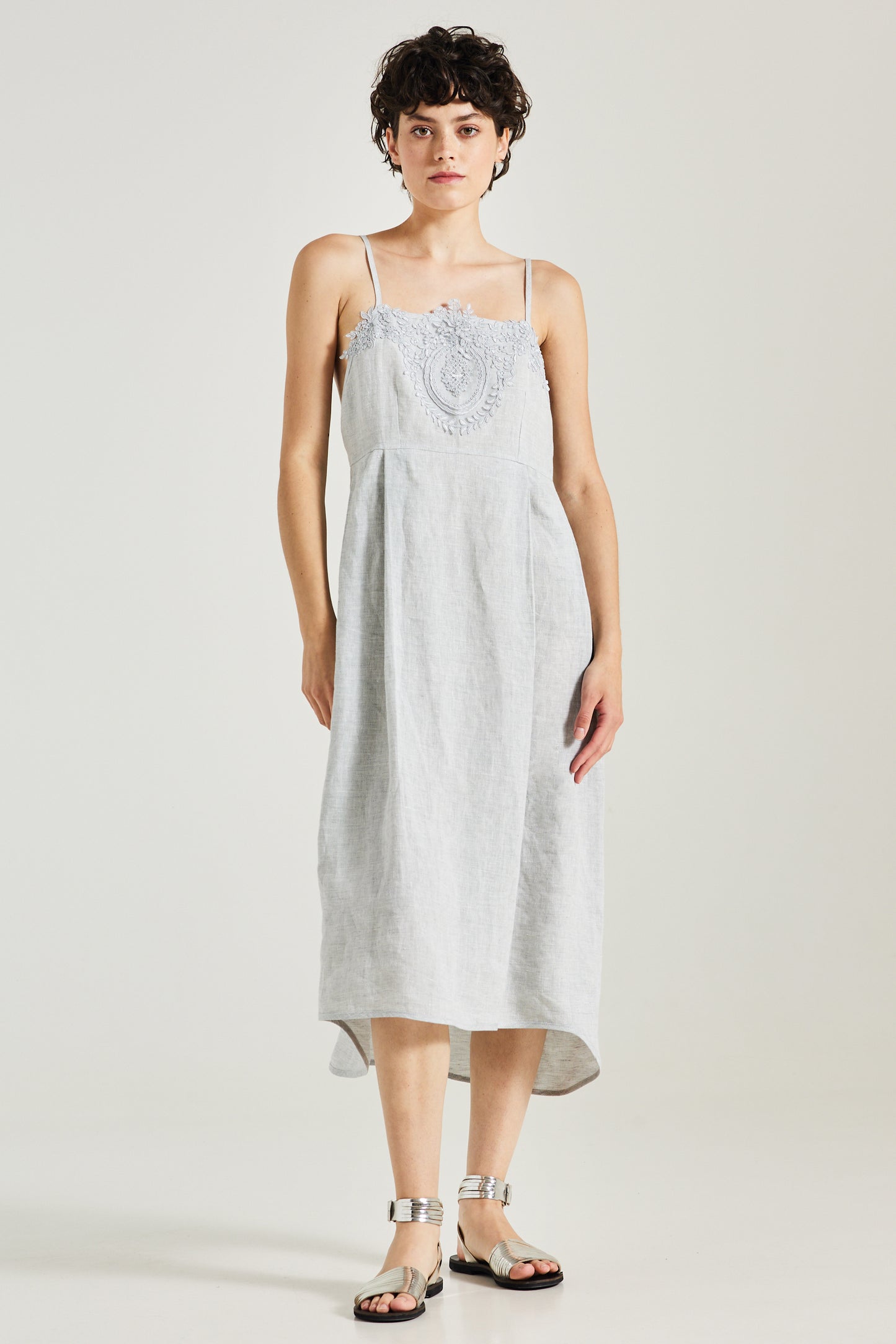 Sleeveless Linen Dress With Front Lace Details And Open Back