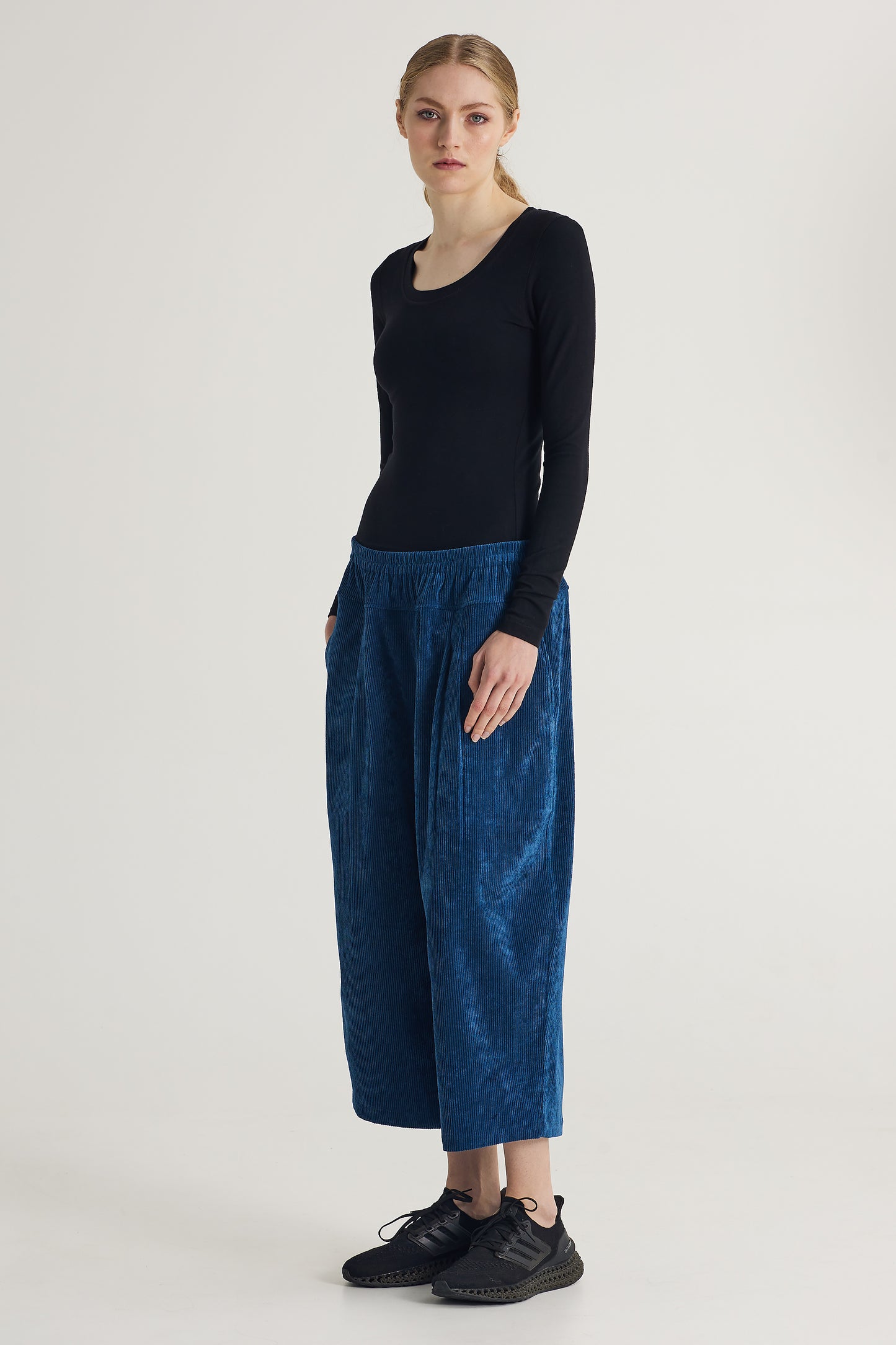 Corduroy Trousers With Pockets And Elastic Waistband
