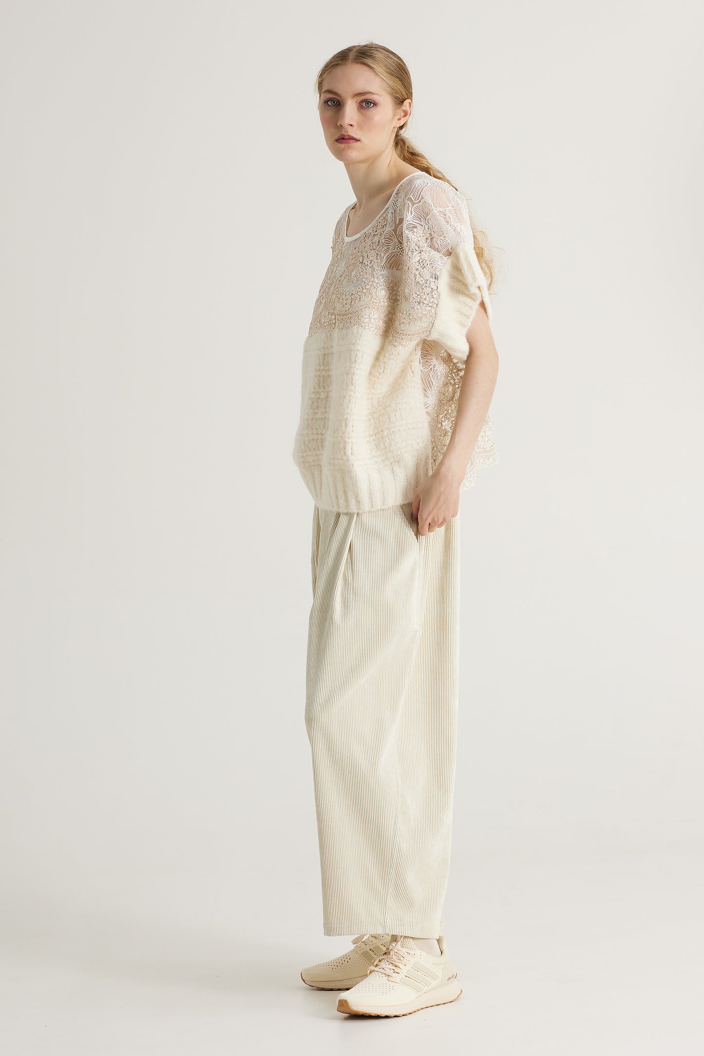 Wool Knitwear Blouse With Short Sleeve And Lace Details