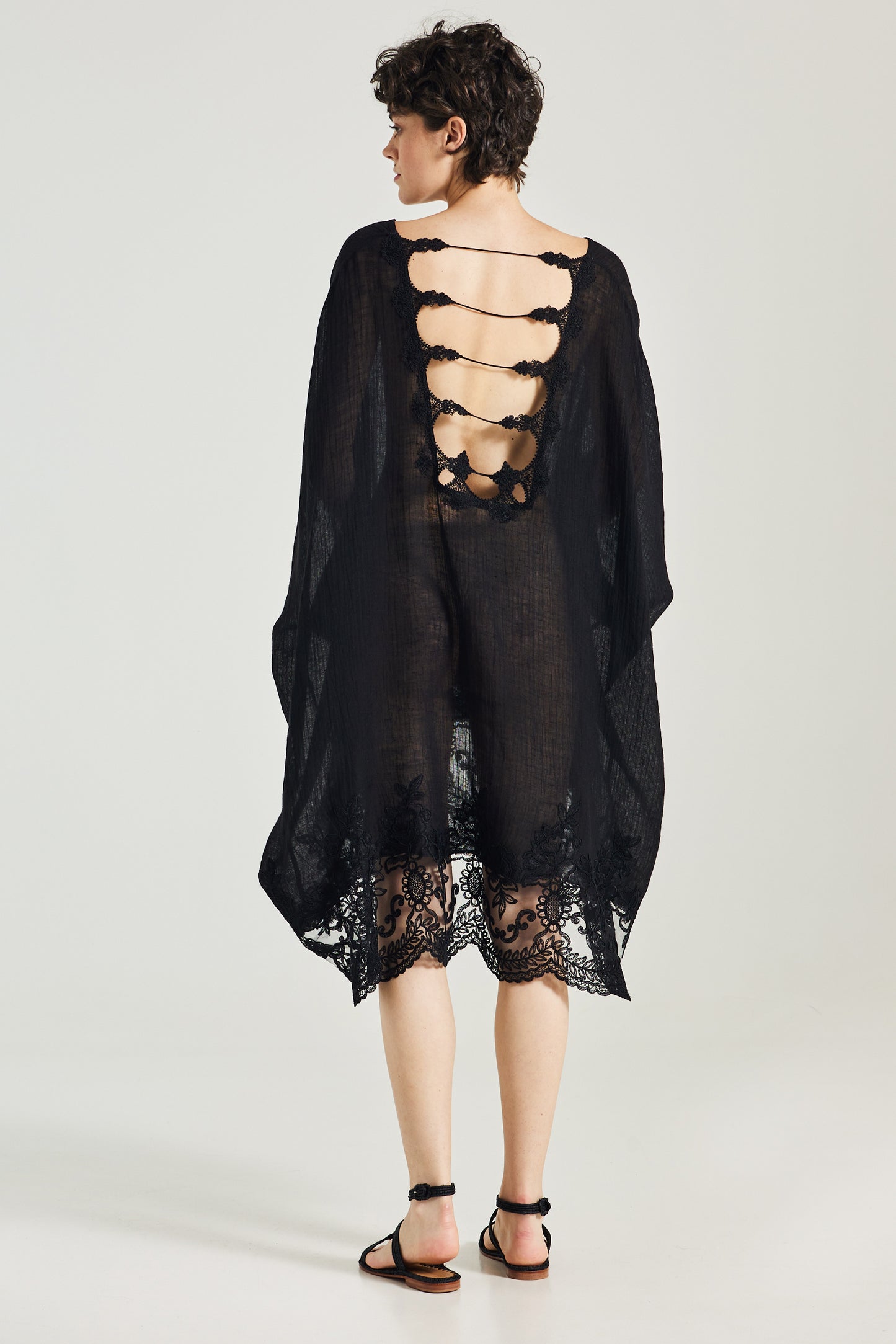 Linen Caftan With Horizontal Openings And Lace Details