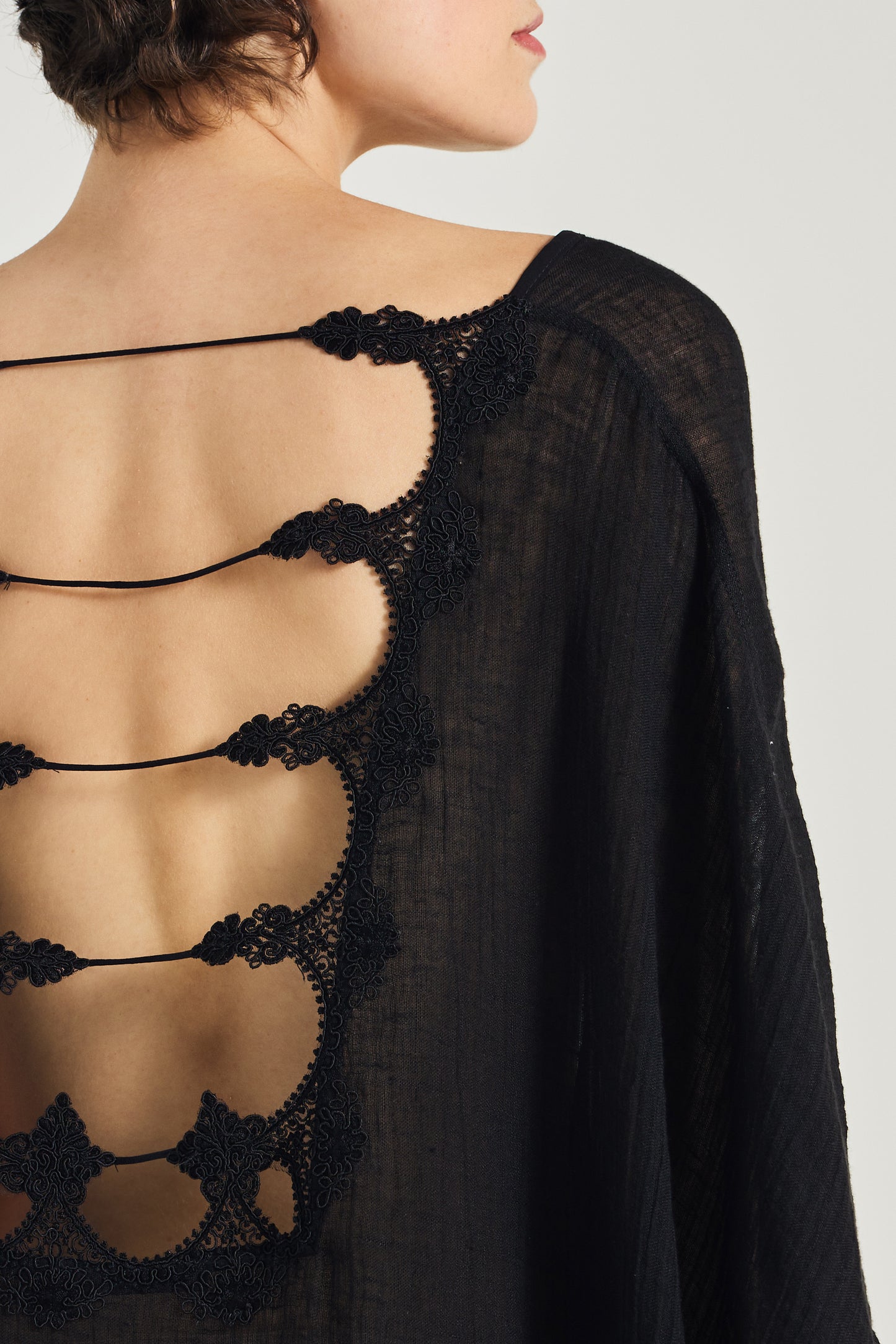 Linen Caftan With Horizontal Openings And Lace Details