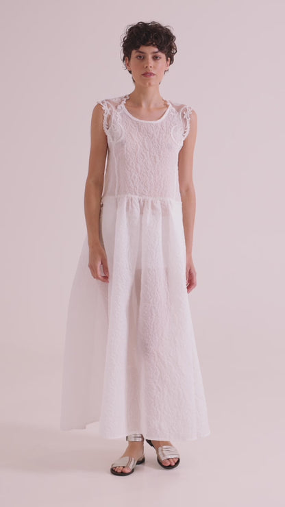 Long Cotton Dress With Open Back And Sleeve Lace Details