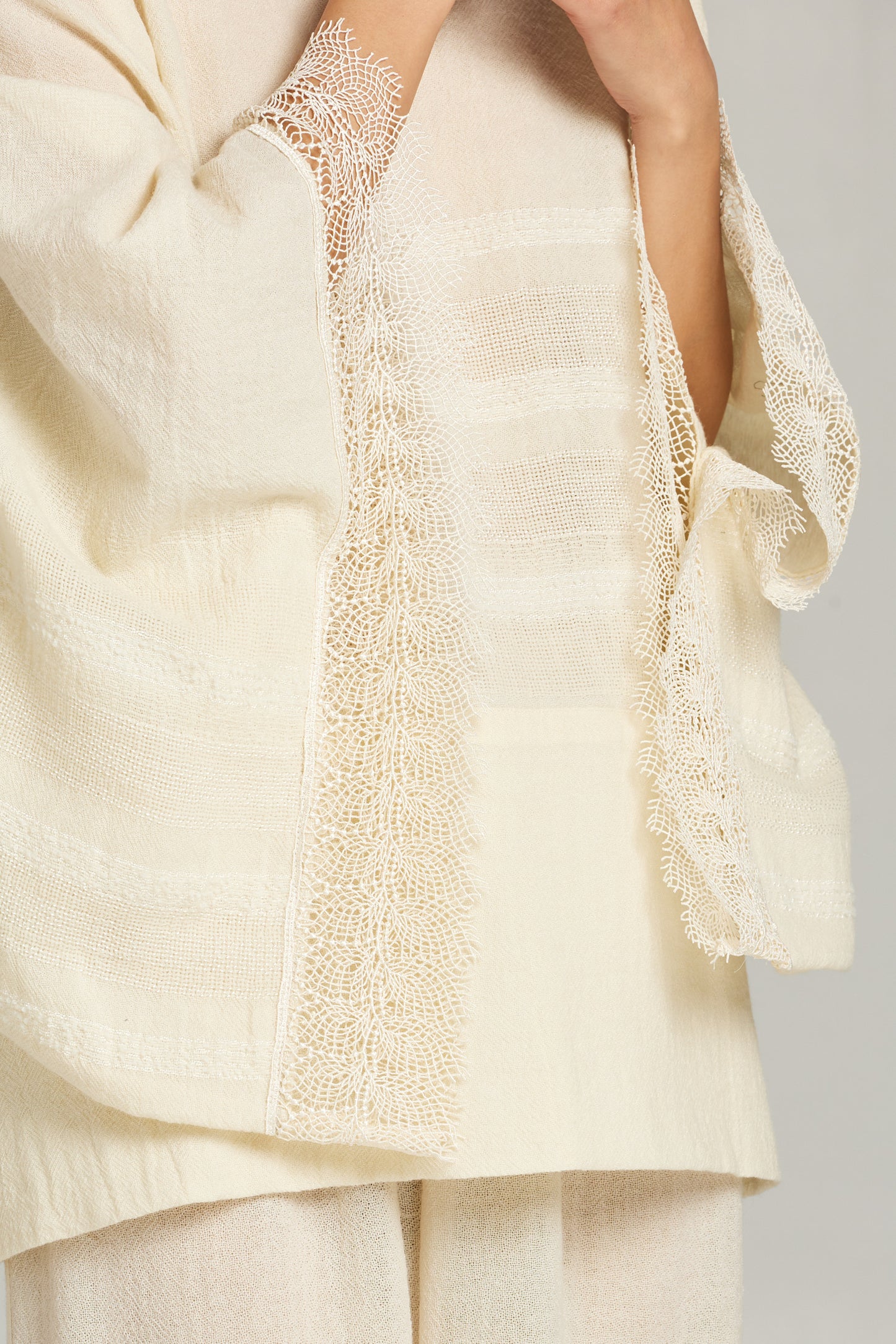 Wide blouse with lace on the sleeves