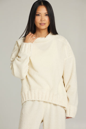 Wide blouse with lace on the sleeves