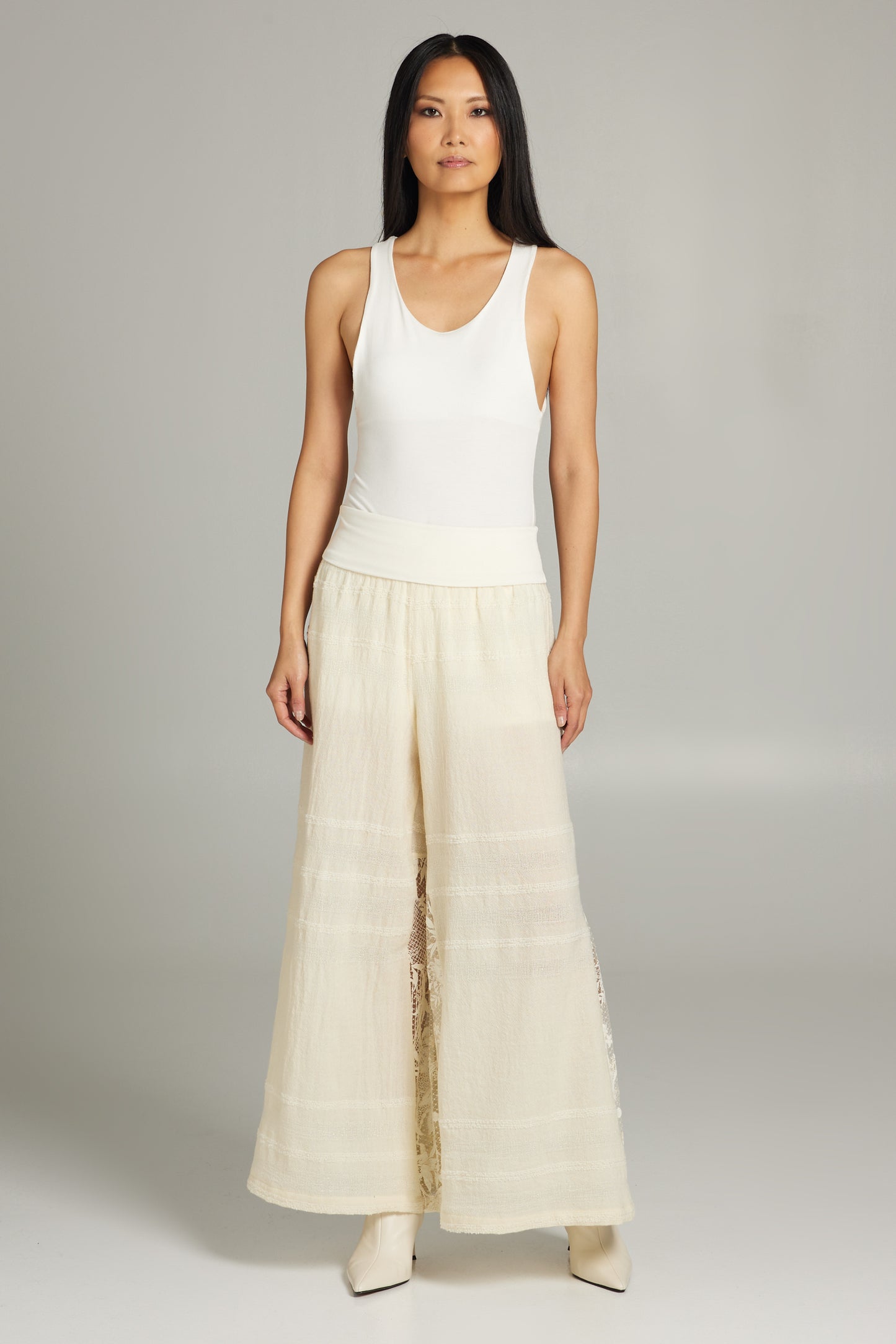 Wide pants with lace on the side