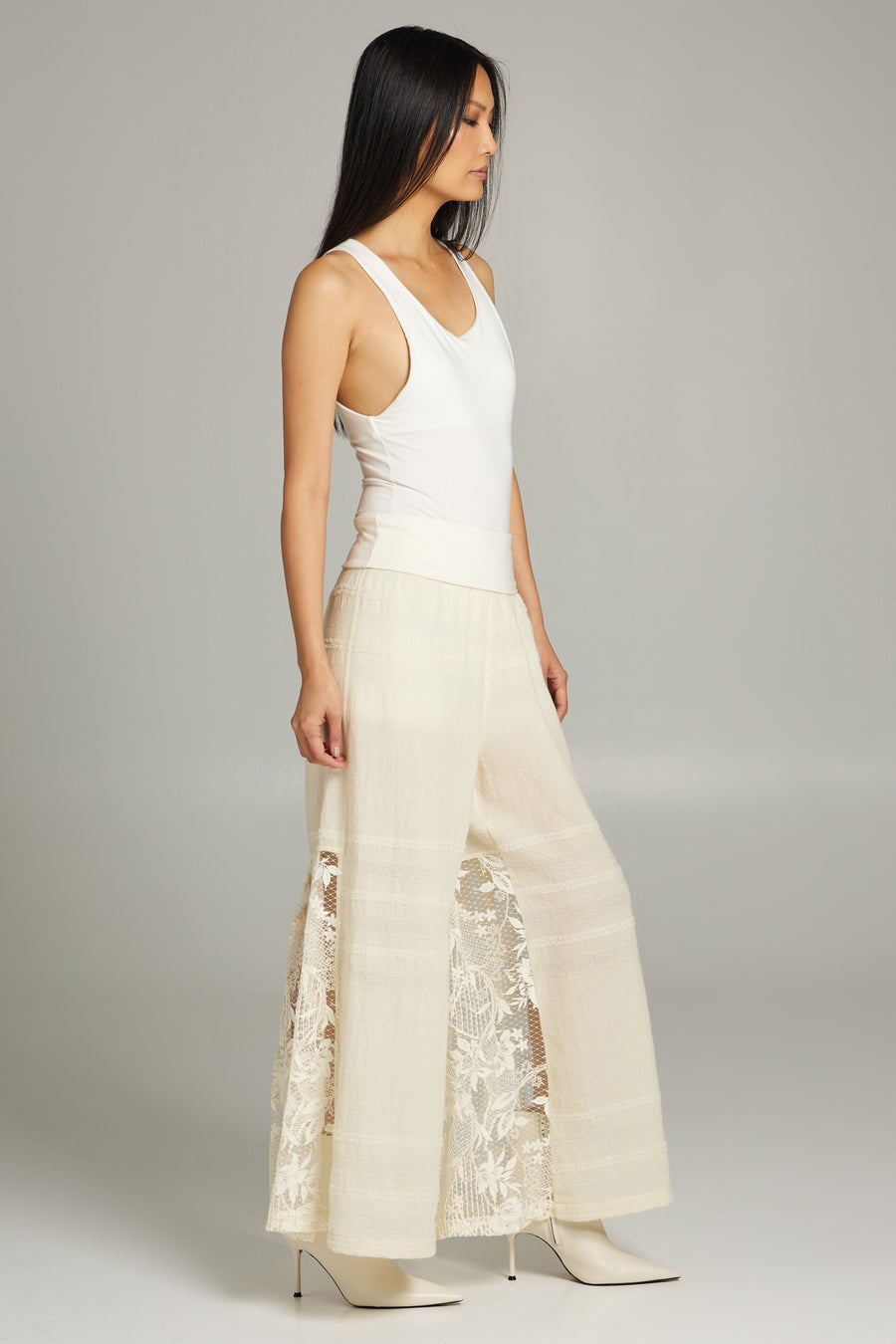 Wide pants with lace on the side