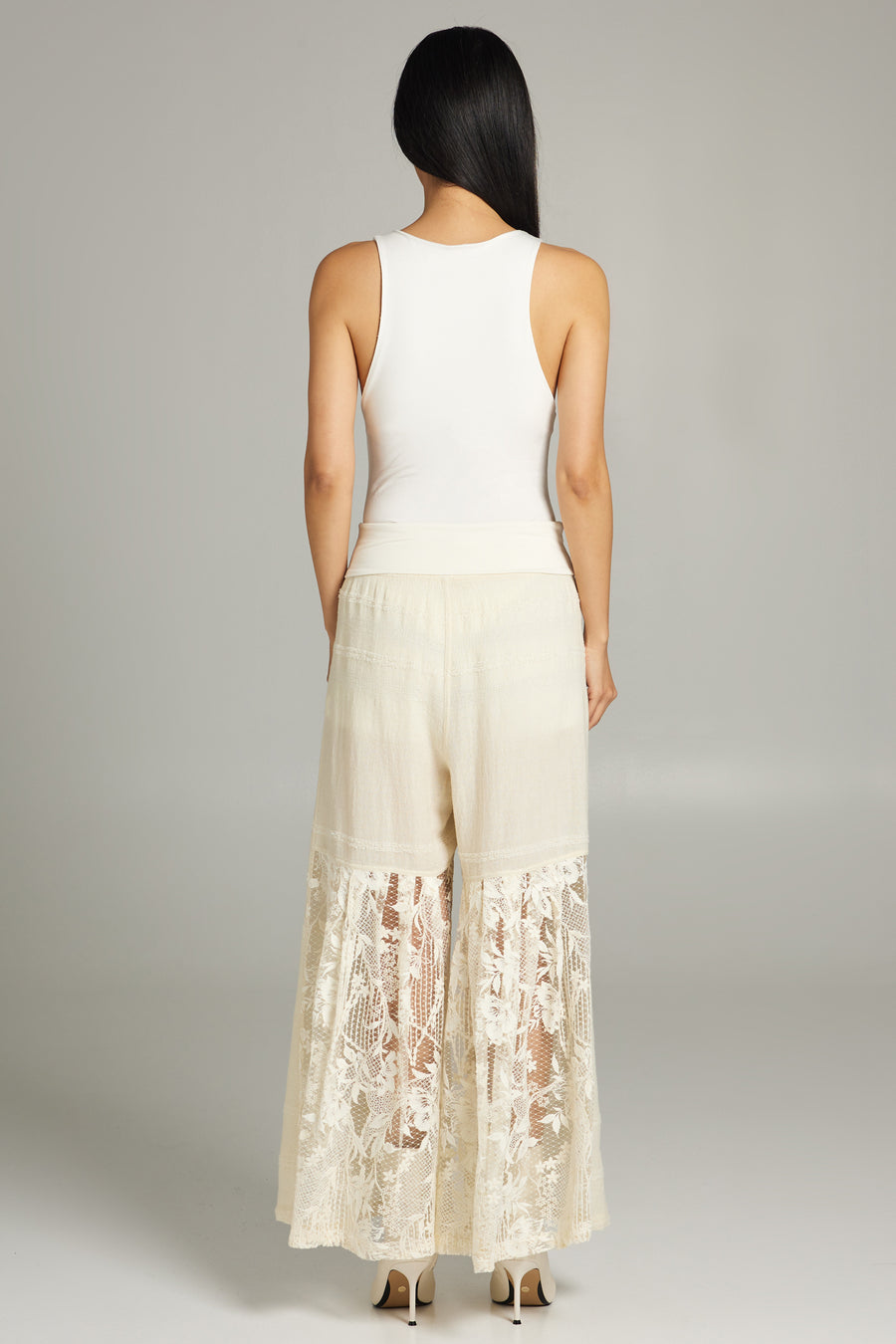 Wide pants with lace on the side