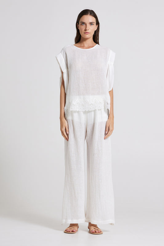 Sleeveles Blouse With Open Back With Lace Details