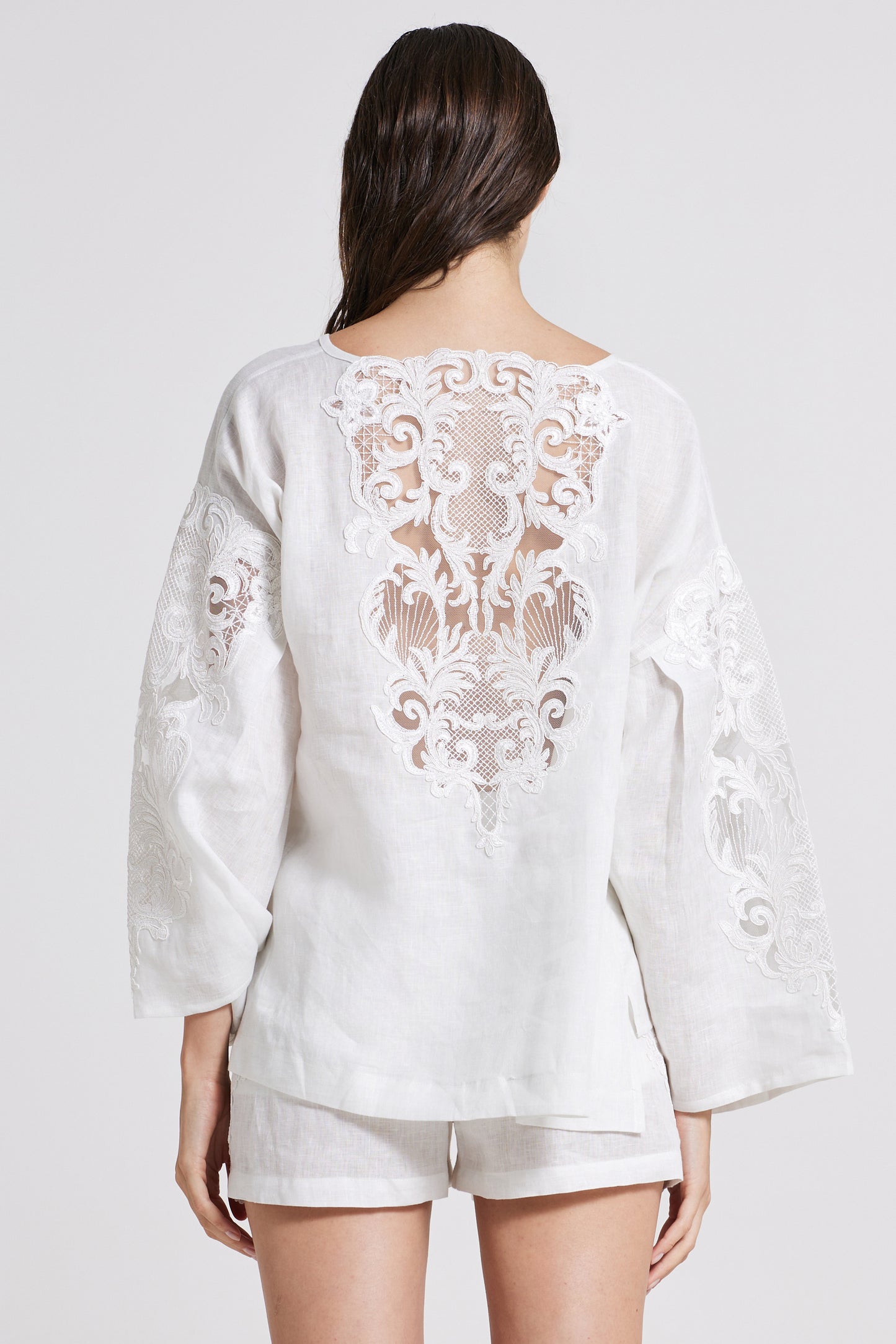 Linen Blouse With Sleeve And Back Lace Details