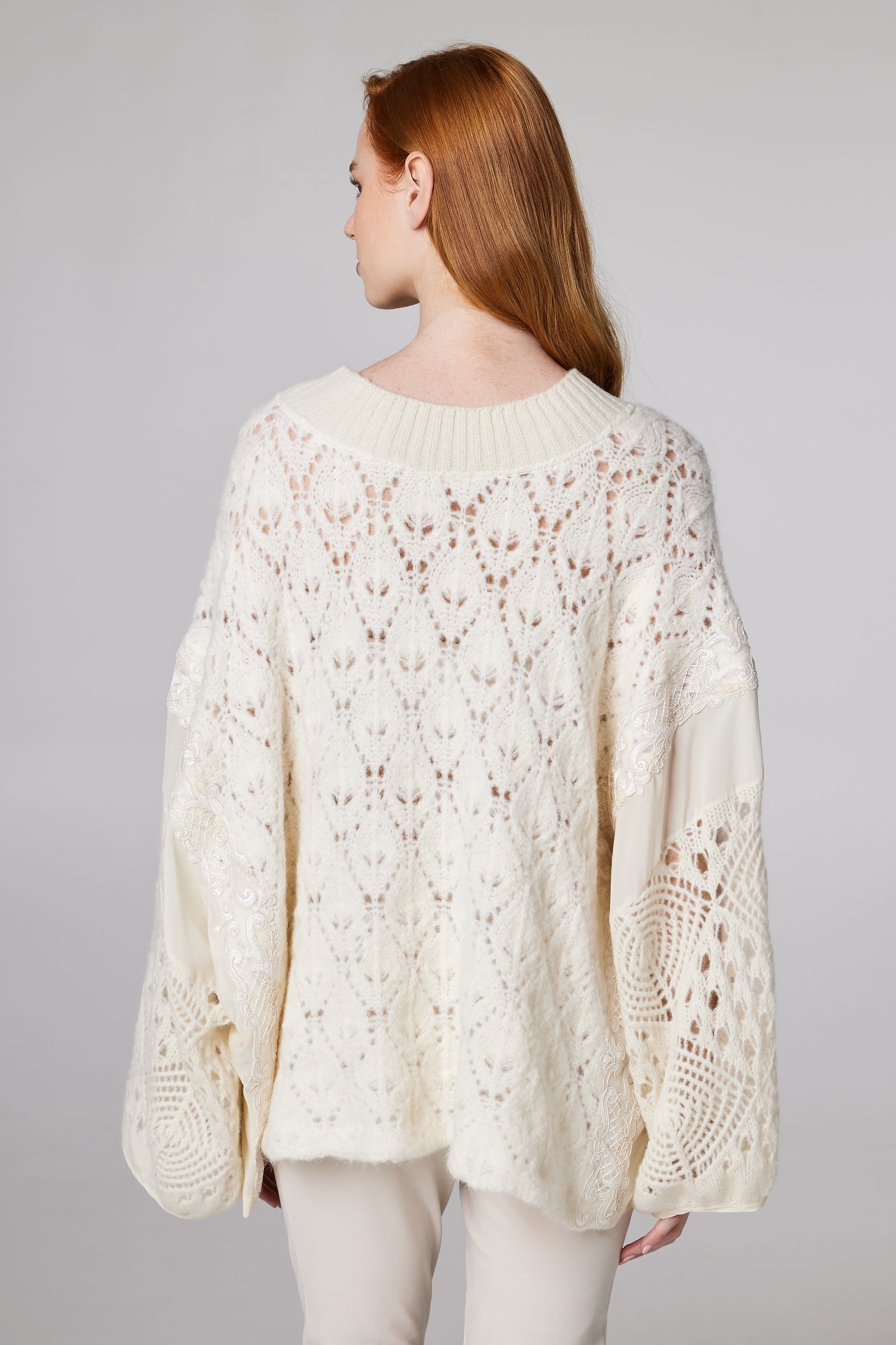 V-Neck Wool Knitwear Sweater With Long Sleeves