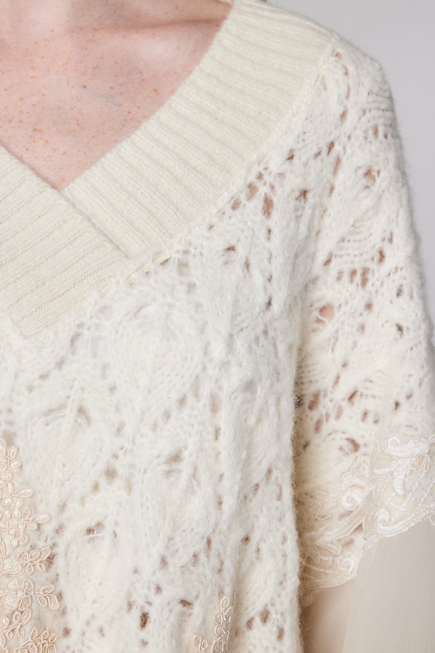 V-Neck Wool Knitwear Sweater With Long Sleeves