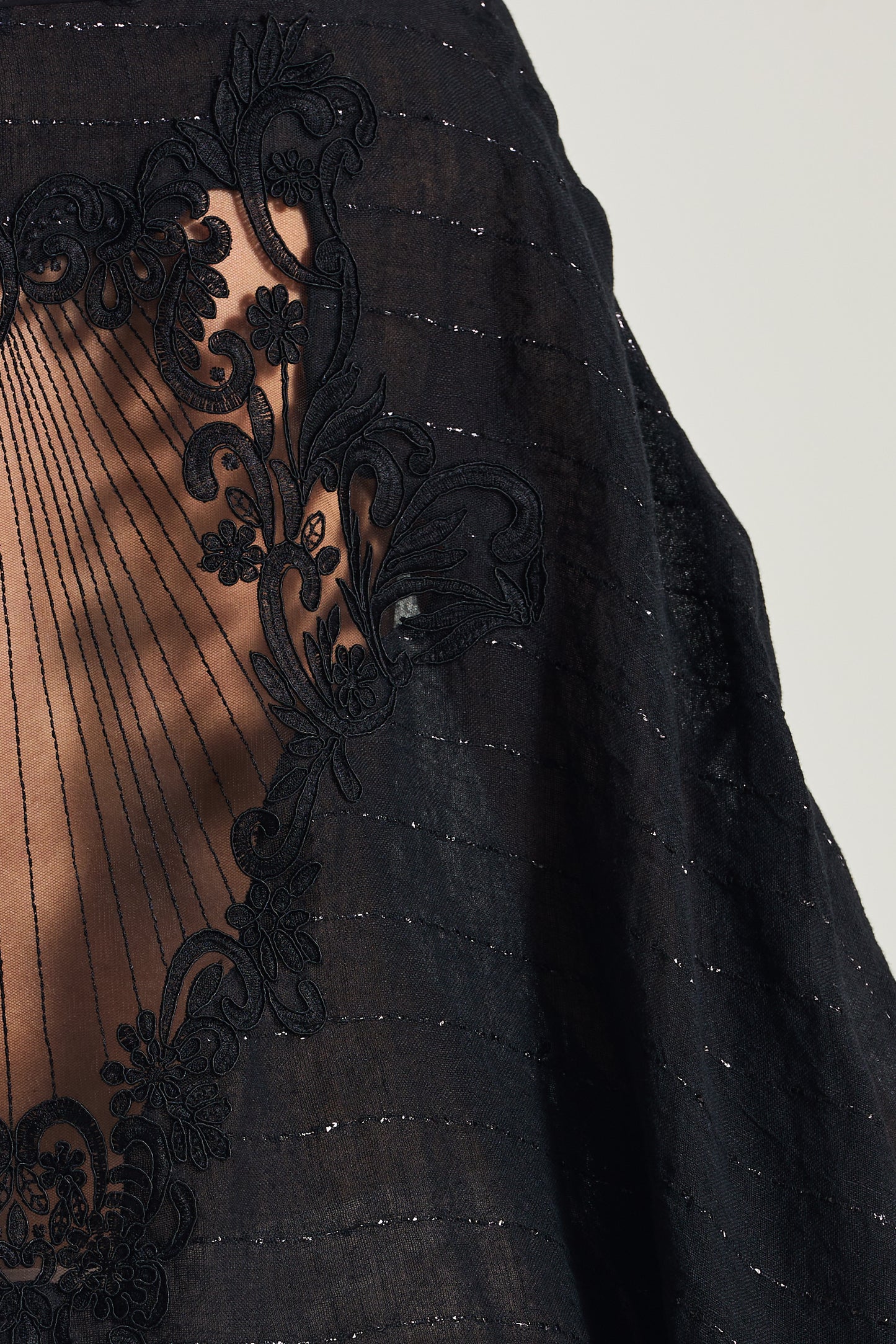 Linen Caftan With Horizontal Shinny Details And See-through Back