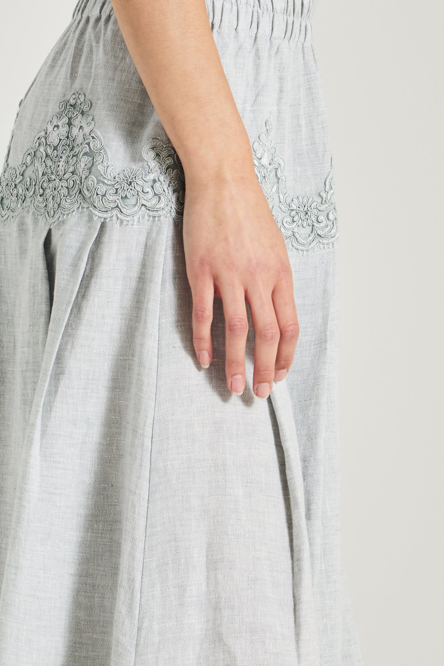 Linen Skirt With Hips Lace Details And Elastic Waistband
