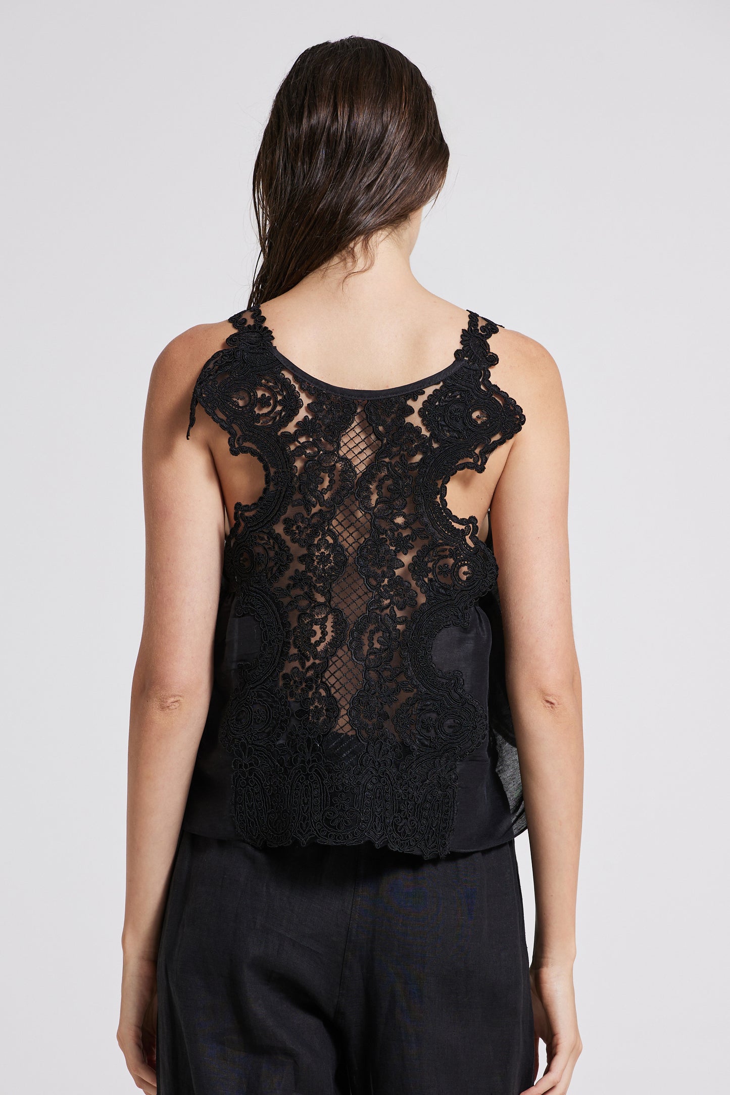 Short Blouse With Back And Top Lace Details