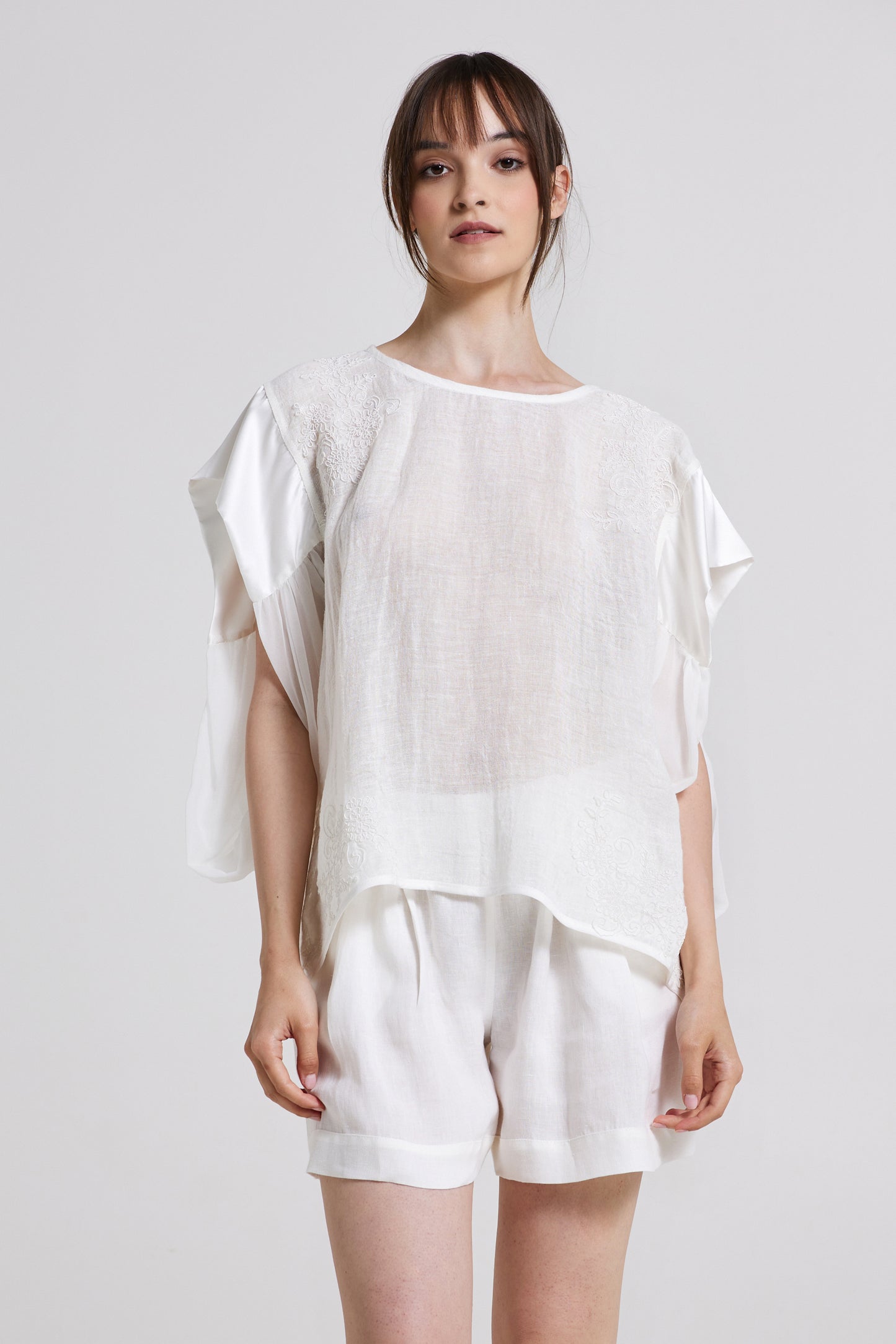 Linen Blouse With Lace Back And Silk Sleeves