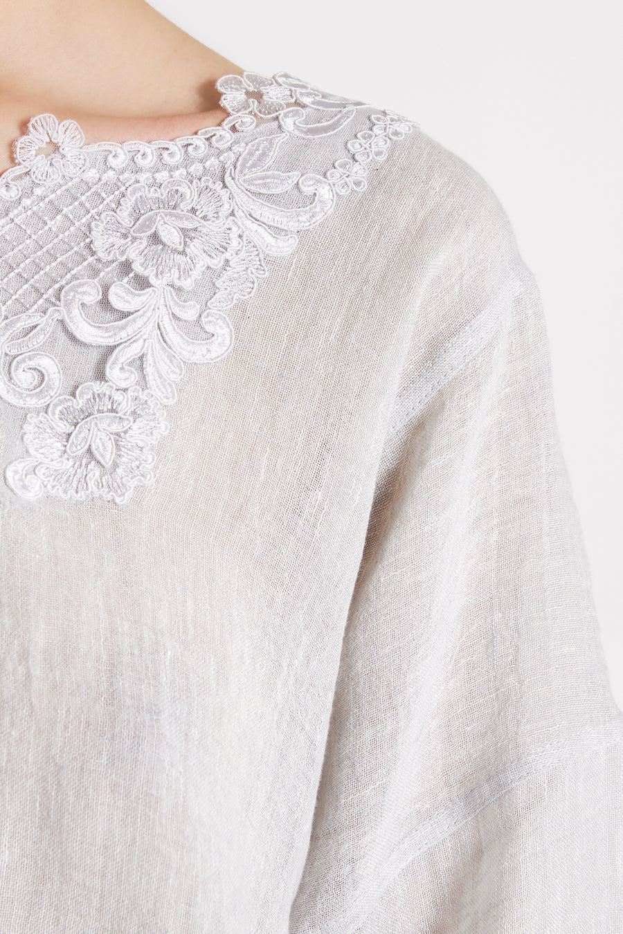 LACE ON THE NECK BLOUSE