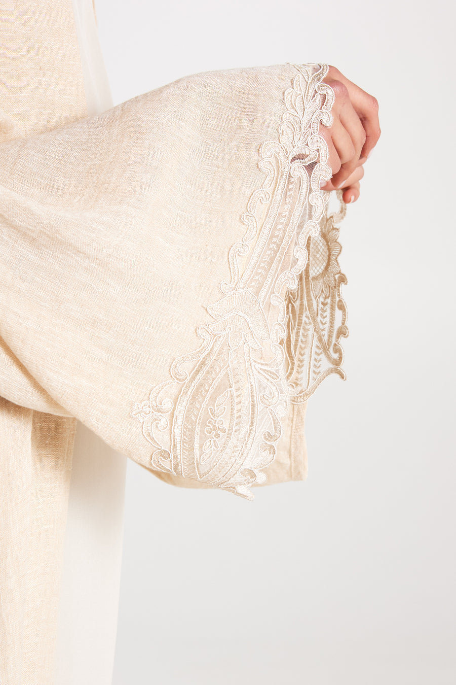 Midi linen kimono with lace