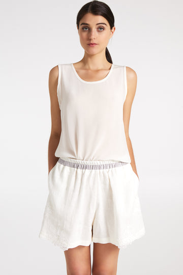 Linen shorts with lace